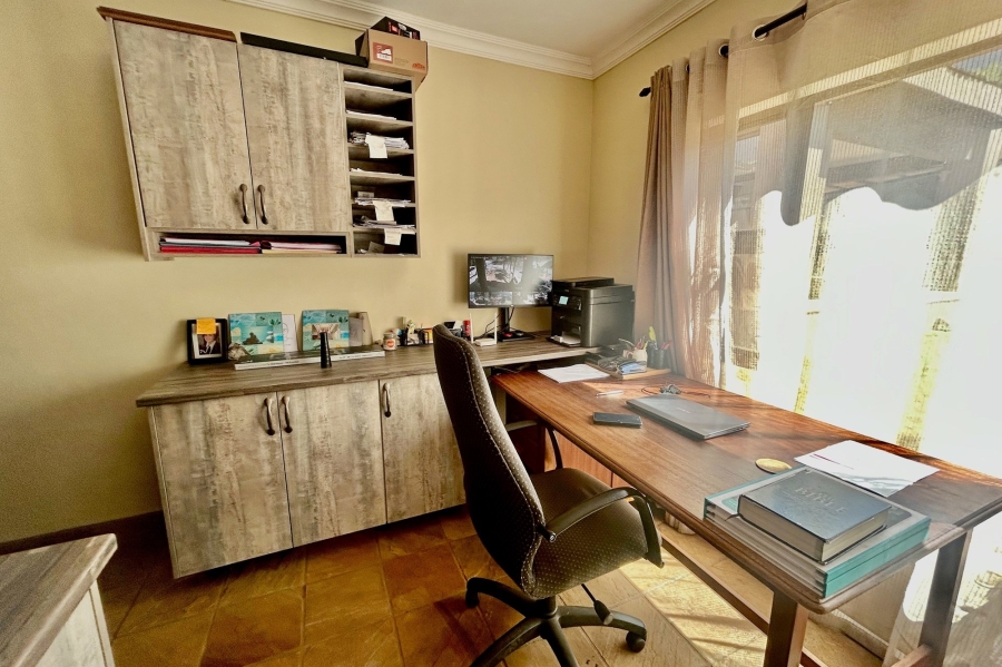 6 Bedroom Property for Sale in Melodie North West
